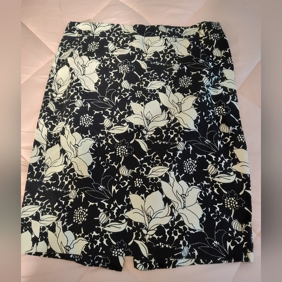 JCrew Tweed Black & Off White Tweed Pencil skirt, 6 - Picture 4 of 7